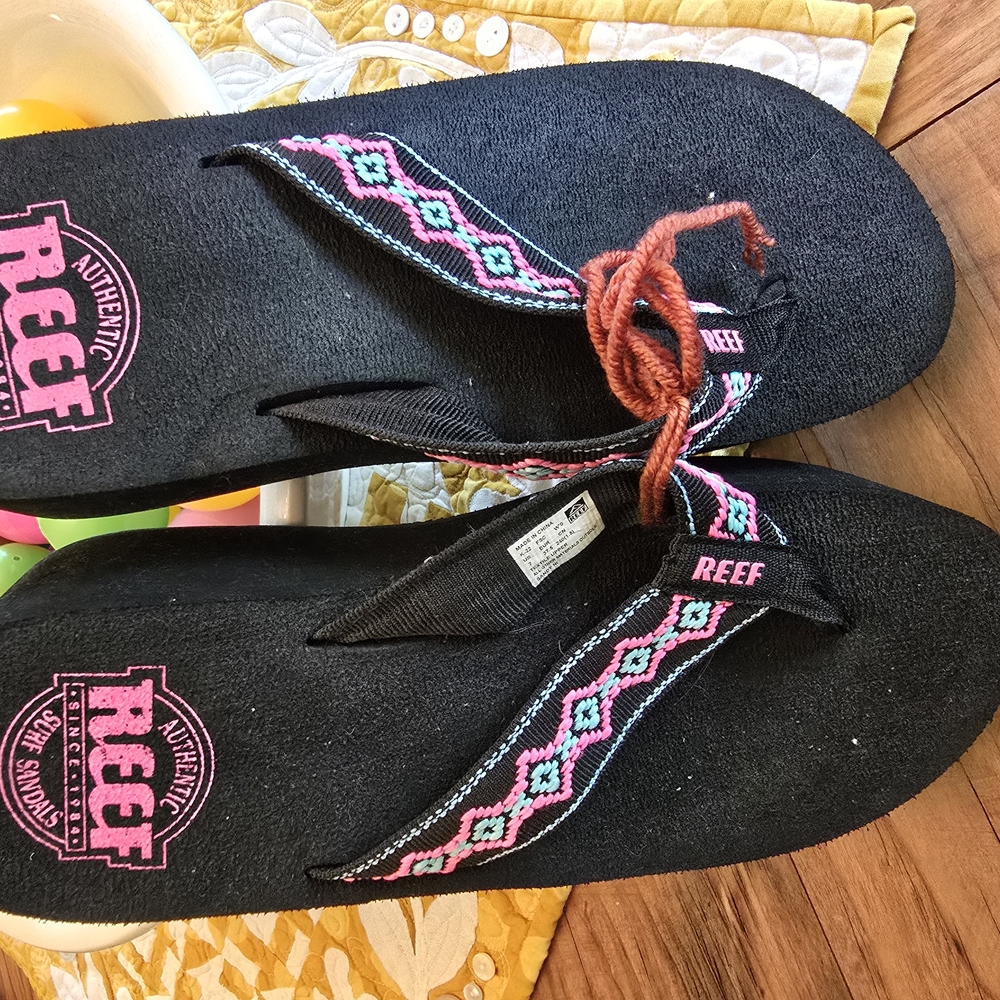 Reef Women's Black and Pink Triple Sole Flip Flop